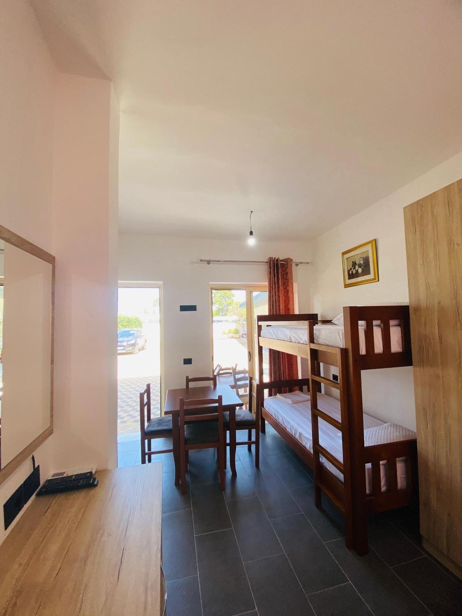 Сasa de vacaciones Holiday Cabins Vlore *